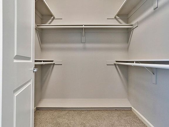 5th image of 667 S Detroit St APT 200
