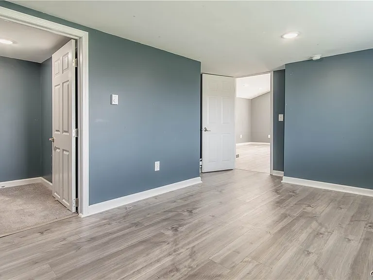 14530 Dodge Ave — Photo 37