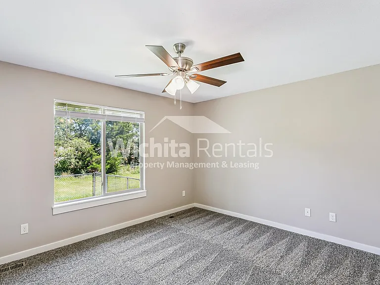 146 N Jackson Heights Ct — Photo 6