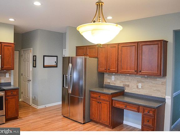 4th image of 415 Crestwood Ln