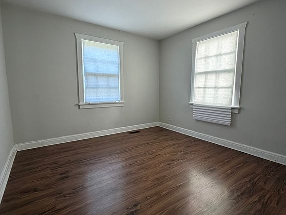 5th image of 836 Seymour Ave