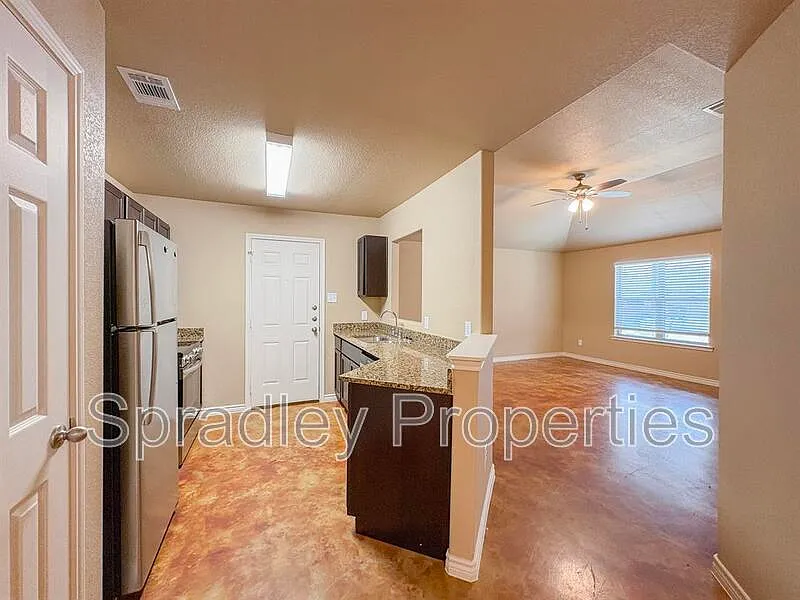 3 bed, 2.0 bath, 1293 sqft, $1,395 — Photo 3