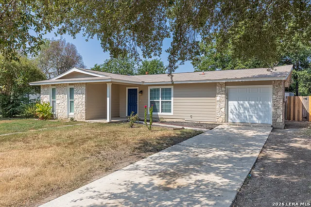 3 bed, 1.0 bath, 952 sqft, $1,200 — Photo 2