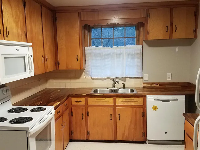4894 Lynn Dr — Photo 6