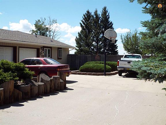 3rd image of 479 Christine Dr