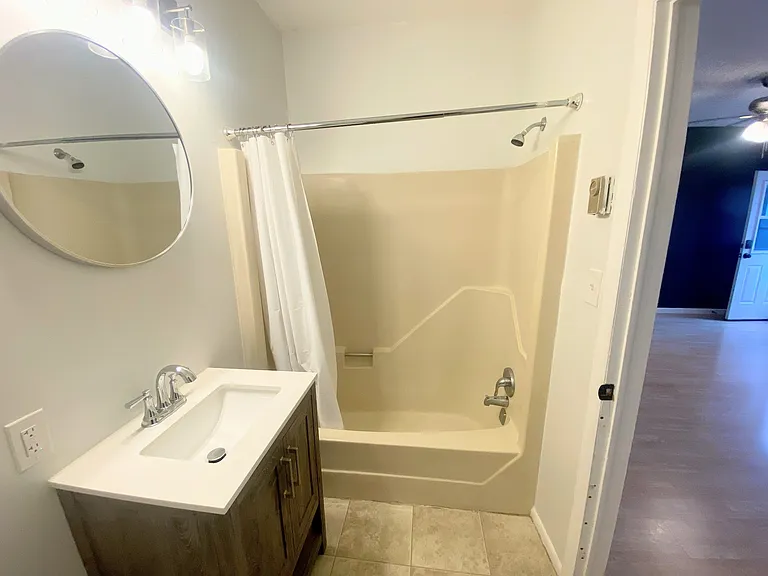 146 W High St #12 — Photo 8