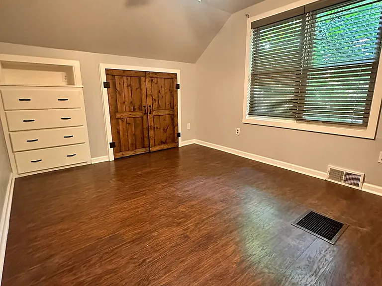 505 Gardendale St — Photo 13