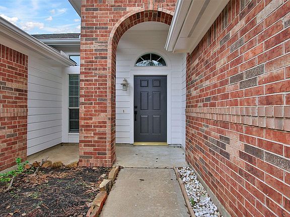 5th image of 2414 Crescent Hollow Ct