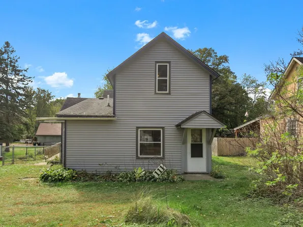 111 Elizabeth St SW, Isanti, MN 55040