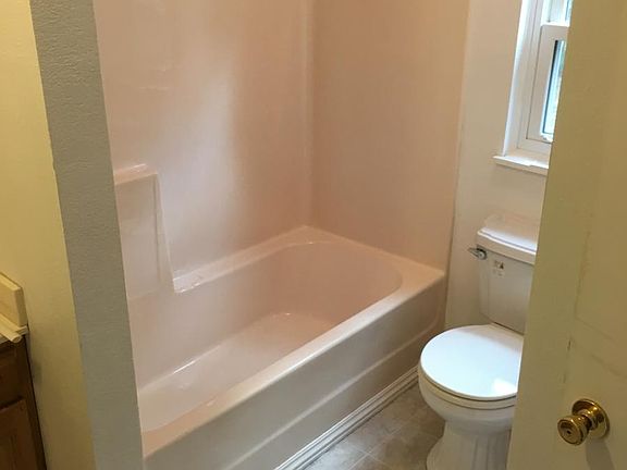 3rd image of 403 Siloam Pl