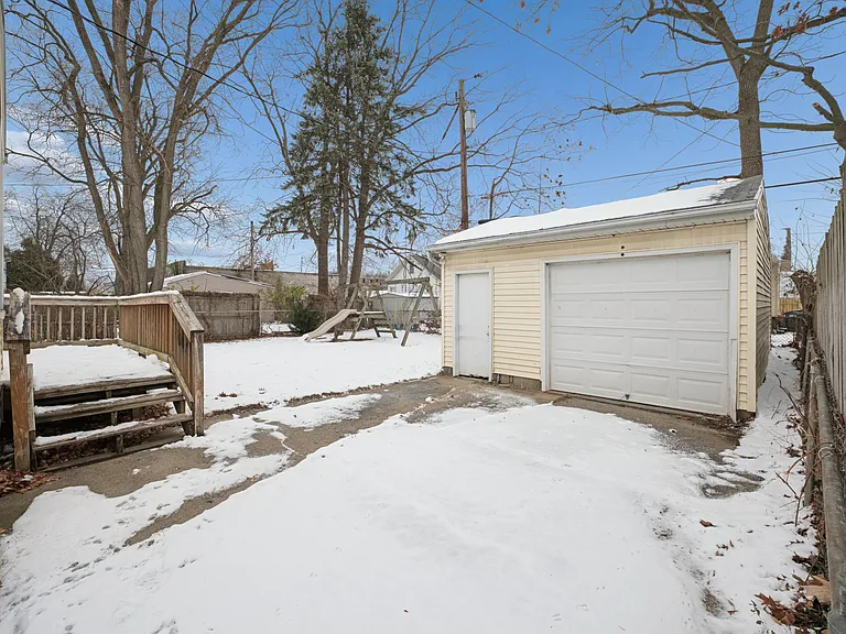 4438 Packard Rd — Photo 43
