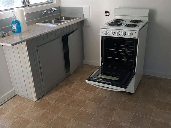3rd image of 1305 E 1st St #6