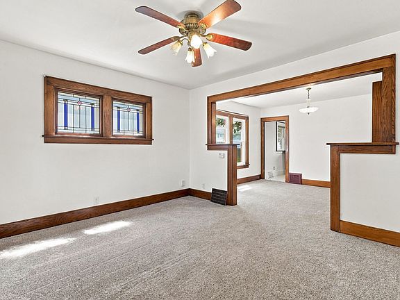 5th image of 2720 Tremont Ave