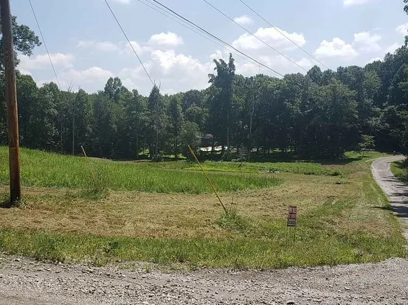 442 Linger Lake Dr, Crossville, TN 38571