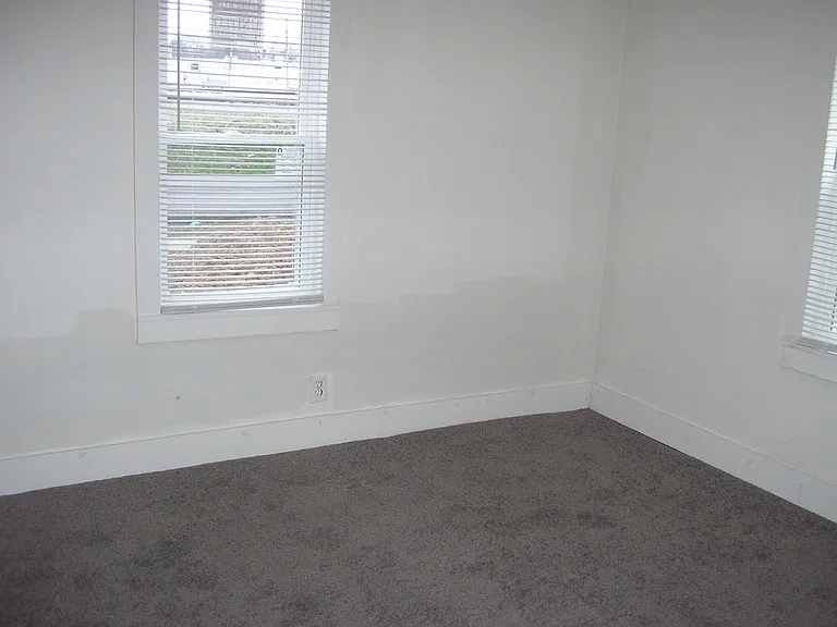 402 N Railroad St — Photo 12