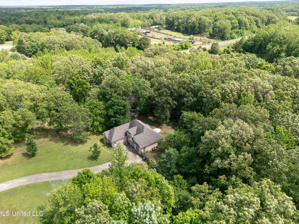 33 Timber Ridge Dr, Byhalia, MS 38611