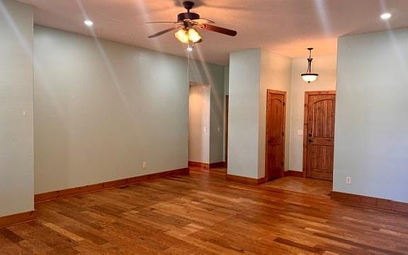 5th image of 307 Jamestown Dr