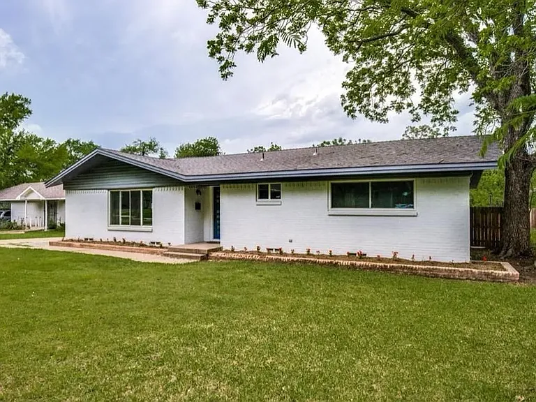 2429 Monaco Ln — Photo 8