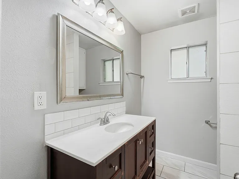 2607 Clearview Cir — Photo 23