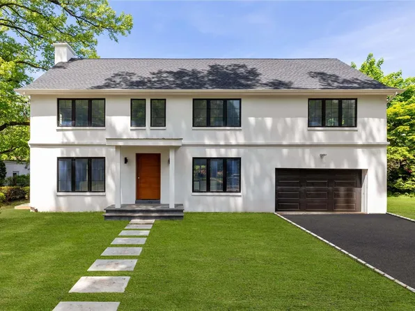 77 Oxford Blvd, Great Neck, NY 11023