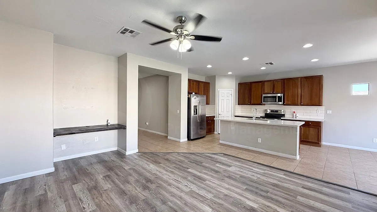 4 bed, 2.0 bath, 1809 sqft, $2,600 — Photo 3