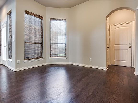 4th image of 1504 Branch Hollow Dr E