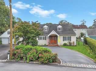 190 Connetquot Drive, Oakdale, NY 11769