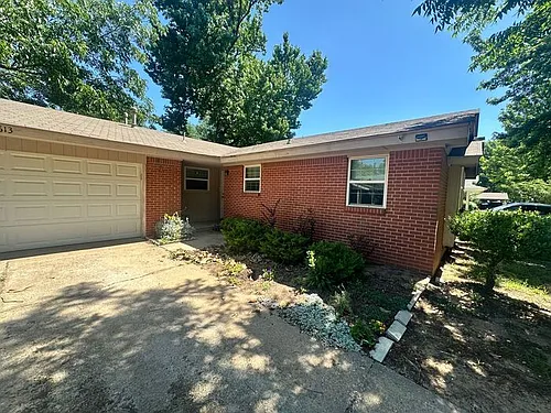 1613 Vine St Photo 1