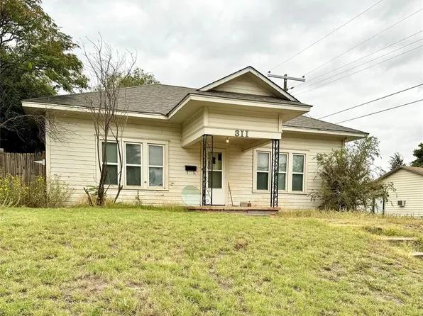 311 W 1st St, Elk City, OK 73644