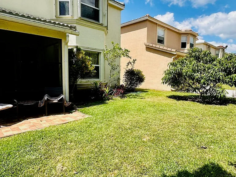 9205 Dupont Pl — Photo 27