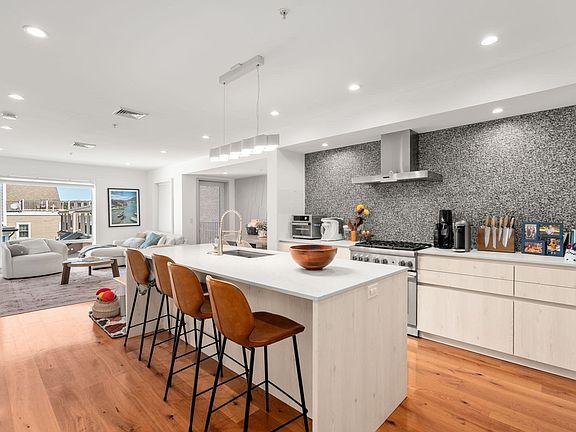 4th image of 362-364 W Broadway #5