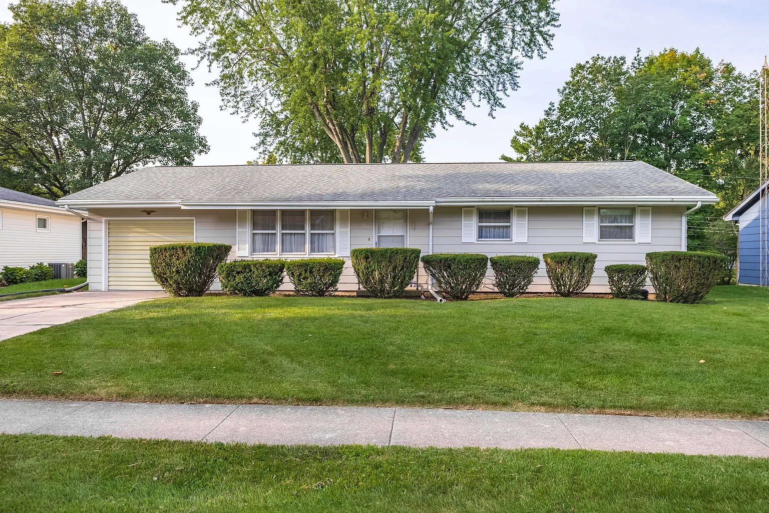 307 Garfield Dr photo 1