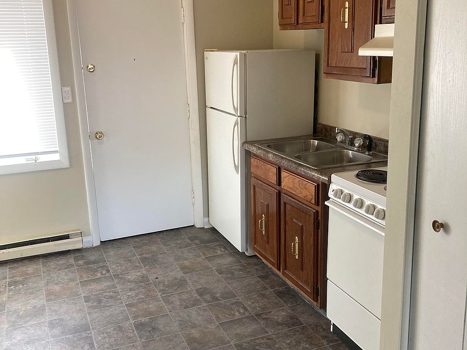 1st image of 904 S College St
