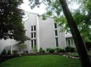 6810 Cedar Valley Ct, Dayton, OH 45414
