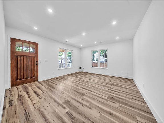 3rd image of 409 Gower St