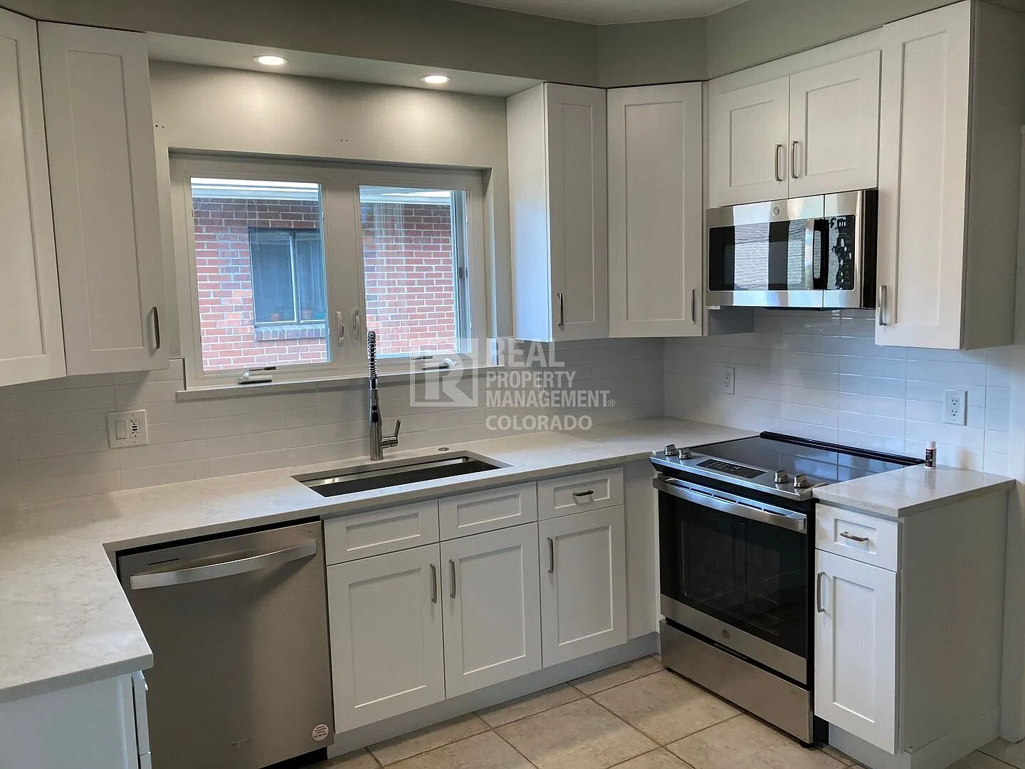 Beautiful 3-Bedroom, 2-Bath Duplex in Central Denver Near Cherry Creek & Wash Park! — Photo 4