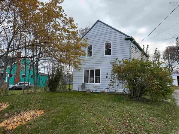 568 George St, New Waterford, NS B1H 4E3