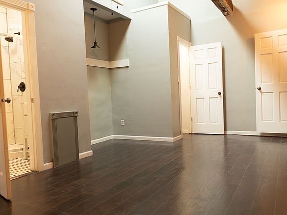 4th image of 1122-1124 N High St Unit 9