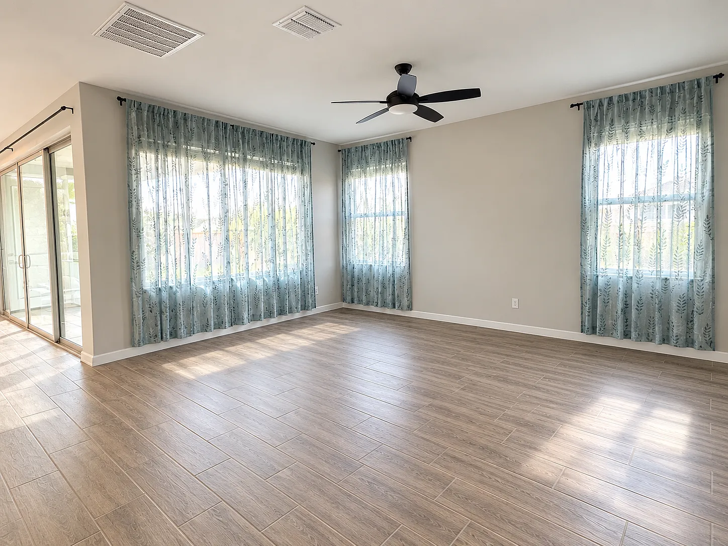 4 bed, 2402 sqft, $3,500 — Photo 3