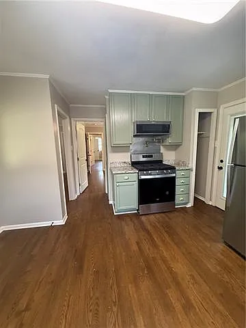 3 bed, 1.5 bath, 1079 sqft, $1,750 — Photo 2