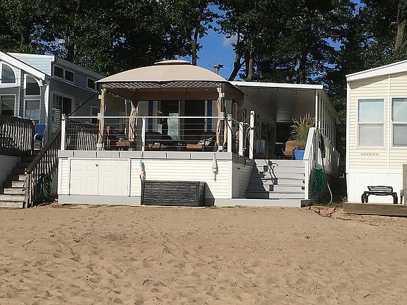 Back view of the cottage 