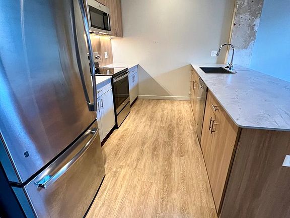 5th image of 2650 Locust St #103