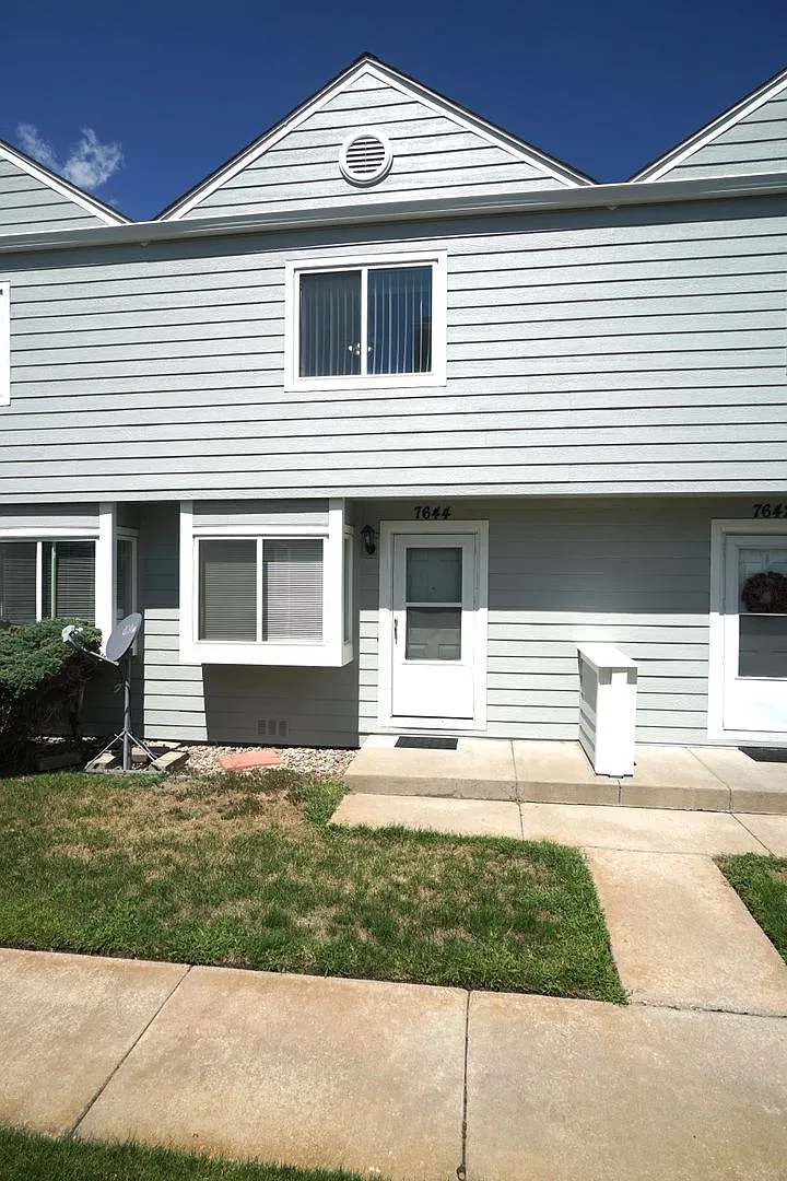 7644 Lexington Manor Drive — Photo 1