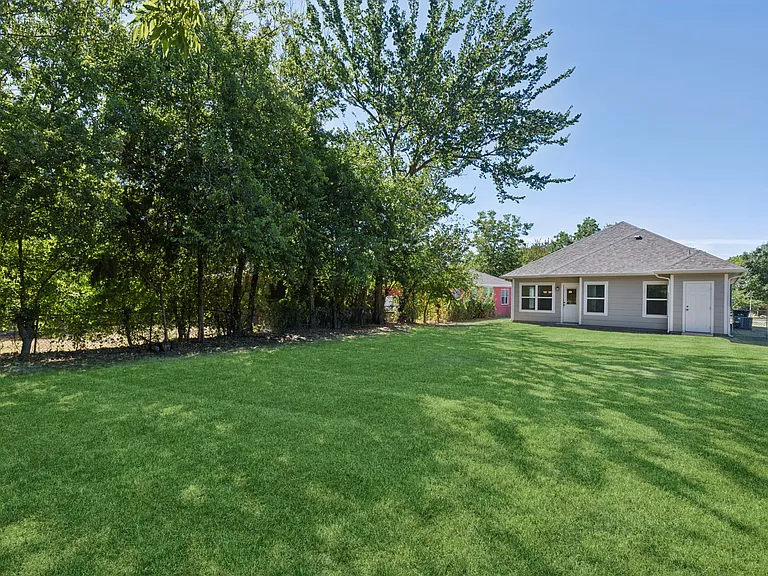 731 W Bond St — Photo 28