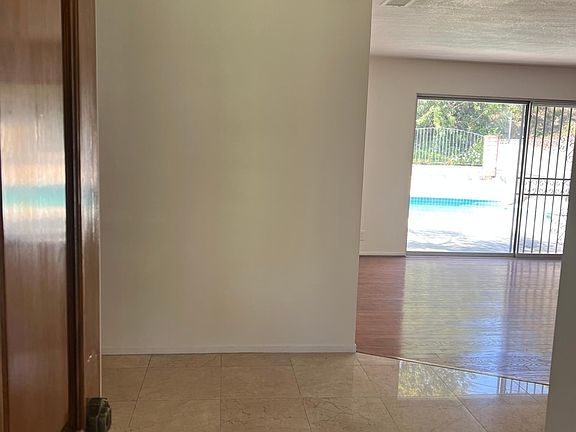 4th image of 385 Casuda Canyon Dr