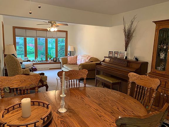 3rd image of 210 Edgewood Dr