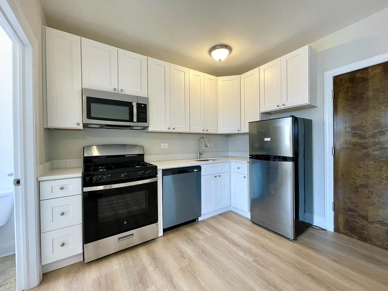 Studio, 350 sqft, $1,695 — Photo 1
