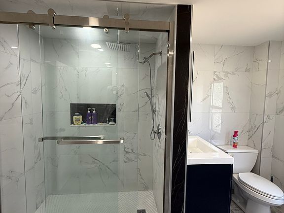 4th image of 107 N Sumner Ave #107