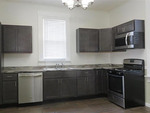 5th image of 105 W Ash St