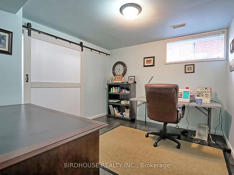 21 Ellis Cres — Photo 25
